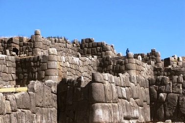 Khám phá sự kỳ bí của bức tường đá Sacsayhuaman 